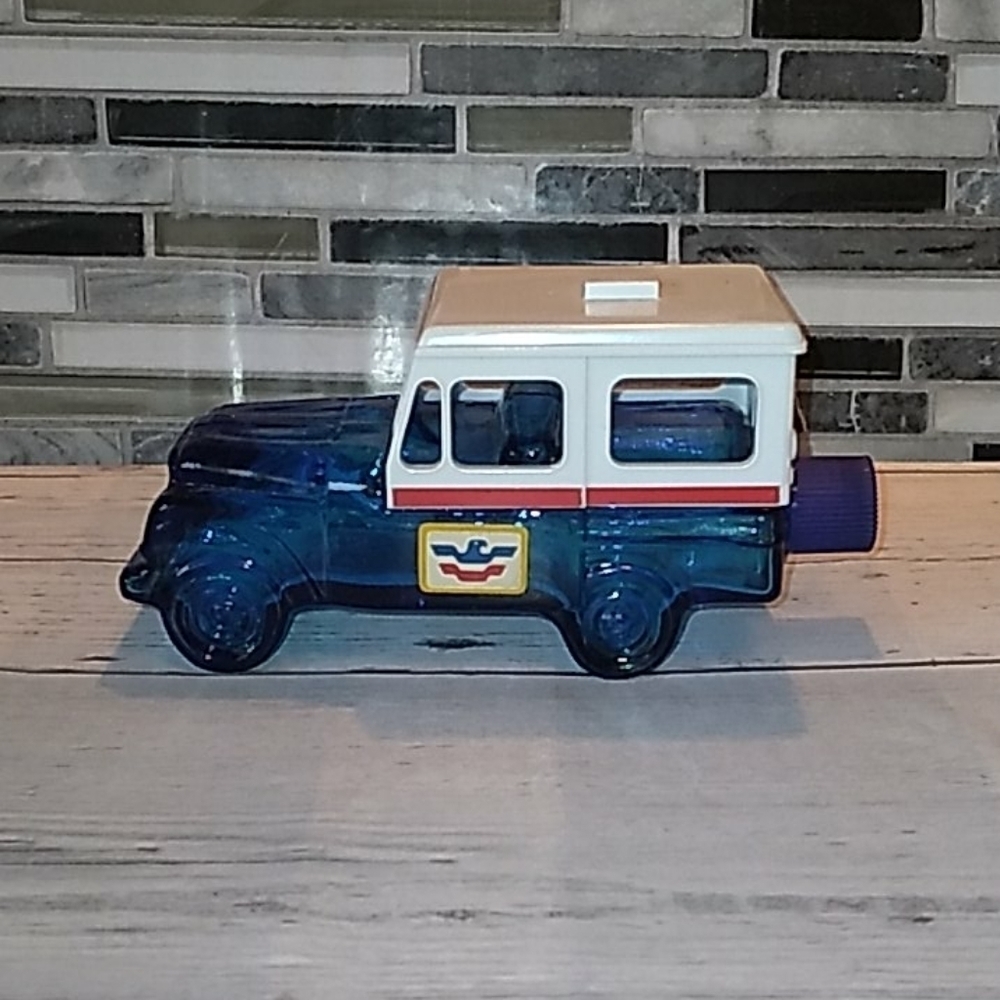 Collectable empty Avon mail jeep truck